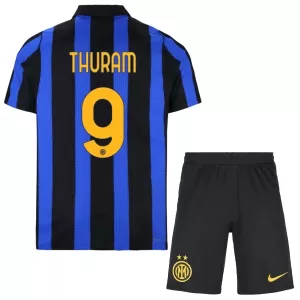 Koszulka Piłkarska Inter Mediolan Thuram 9 Dziecięca Domowa 2026/27